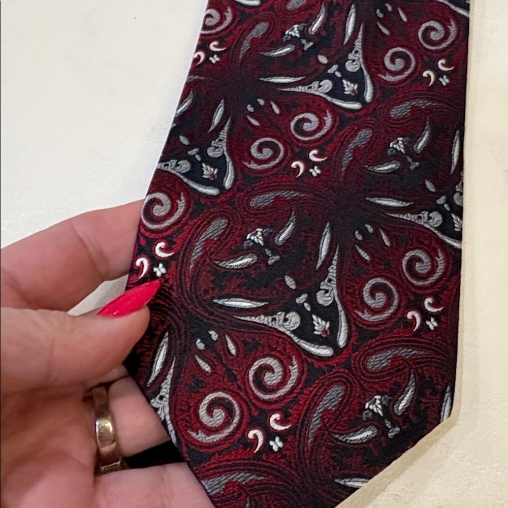 NWT Van Heusen Elegant Red and Black Patterned Tie formal career
